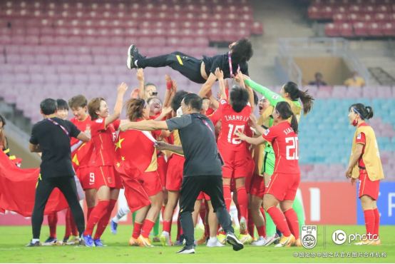中国女足3中国女足3-2逆转韩国女足  时隔16年再夺亚洲杯冠军1099.png