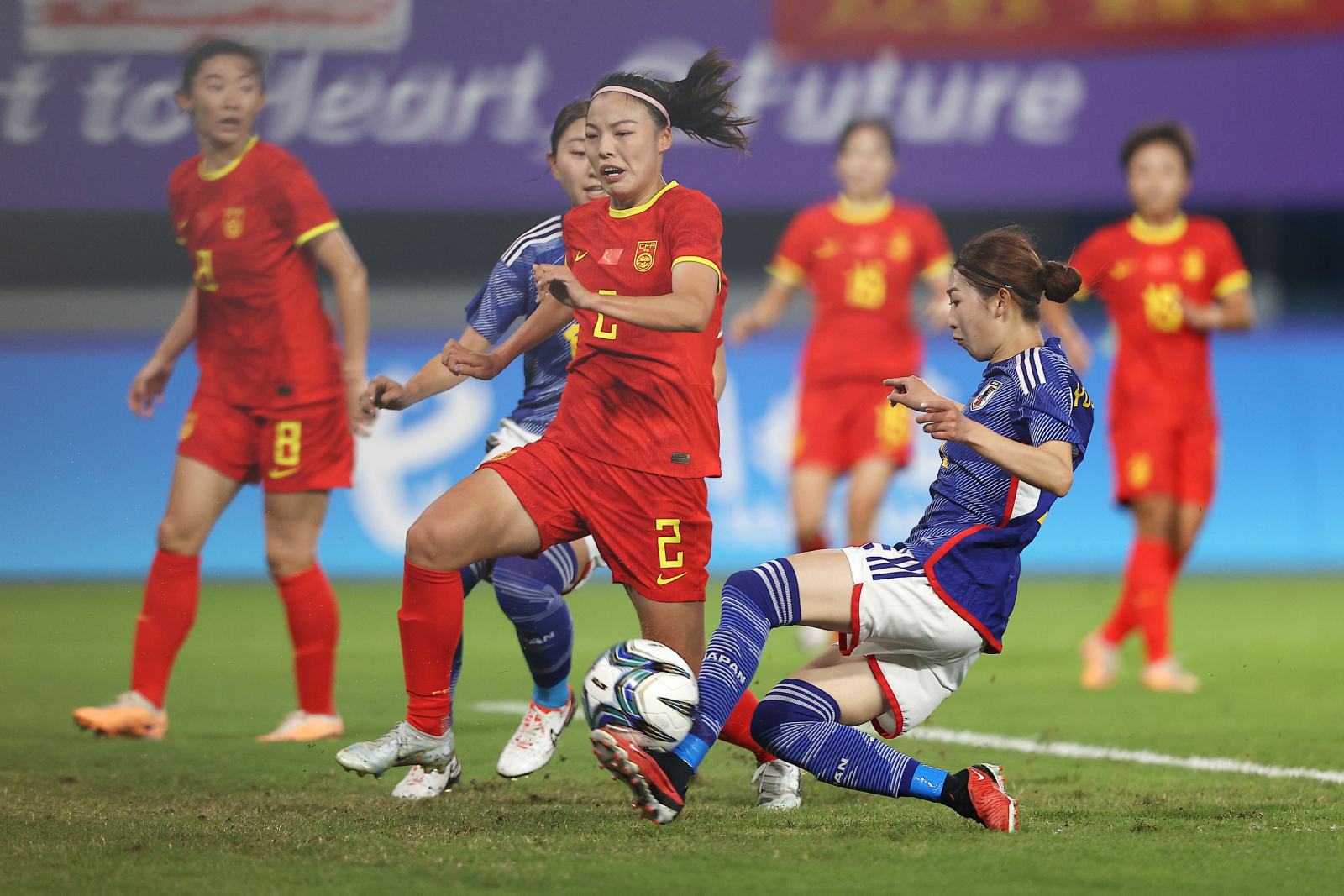 中国女足3-4惜败日本女足止步半决赛，这三人可以昂首离开赛场！_王霜_传球_机会